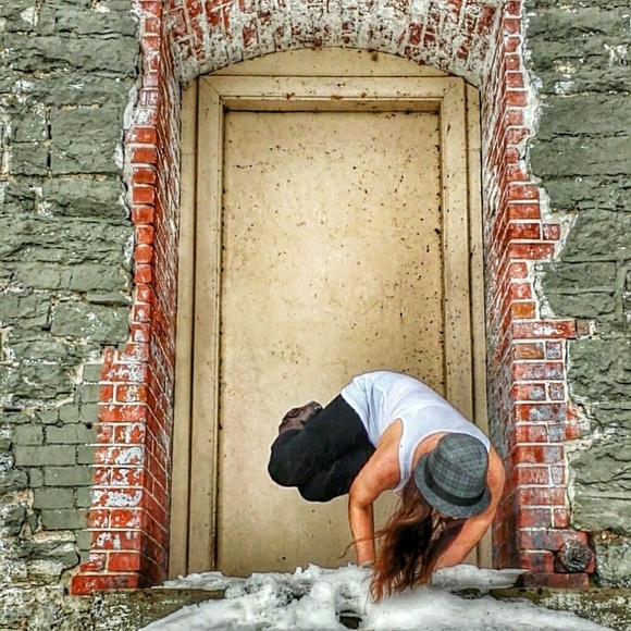 Meet your Posher, Kira - Picture 3 of 5